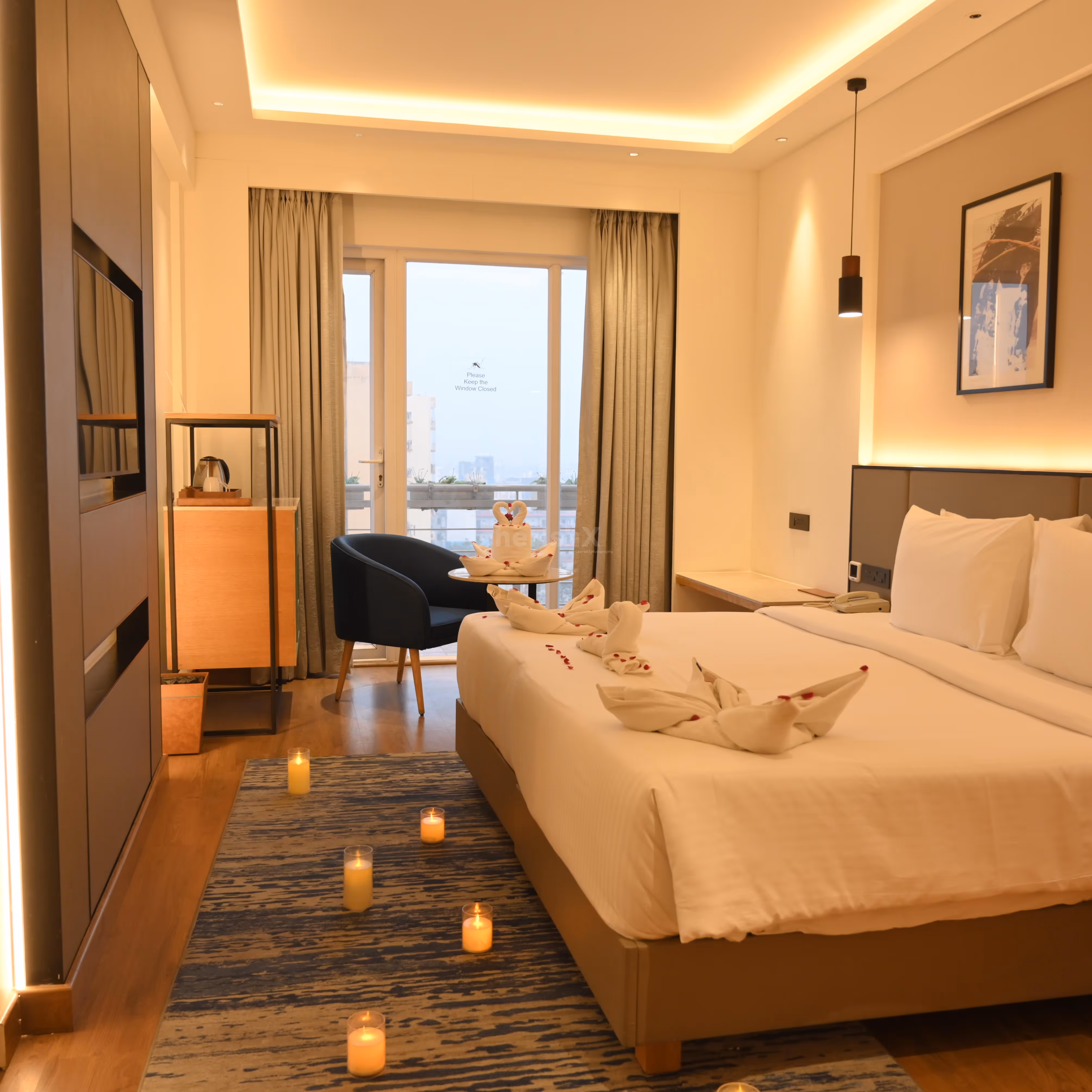 romantic in-room balcony dining experience for couples