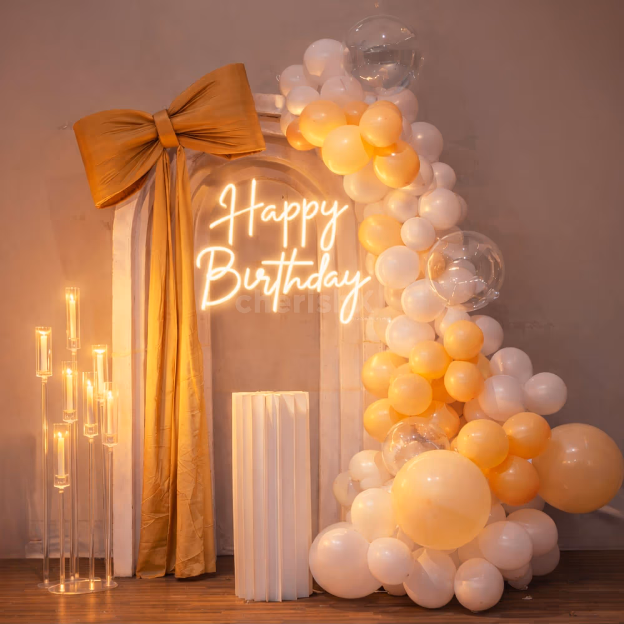 Bubble balloons in the arch feel like floating in the air, creating interactive birthday fun