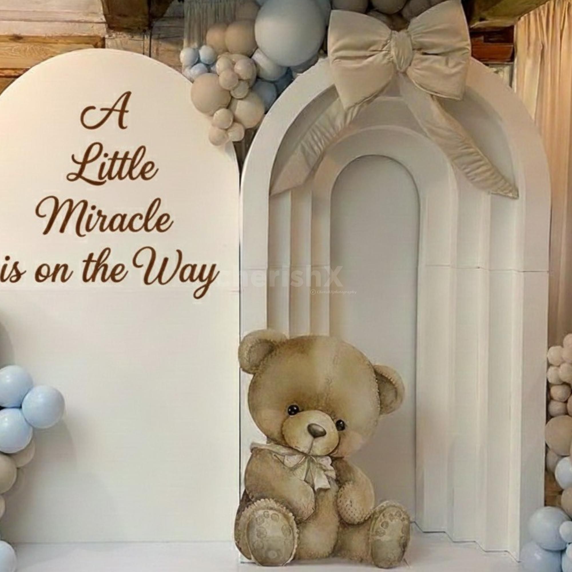 Giant balloon arches add colour and texture to the decor with their playfulness.