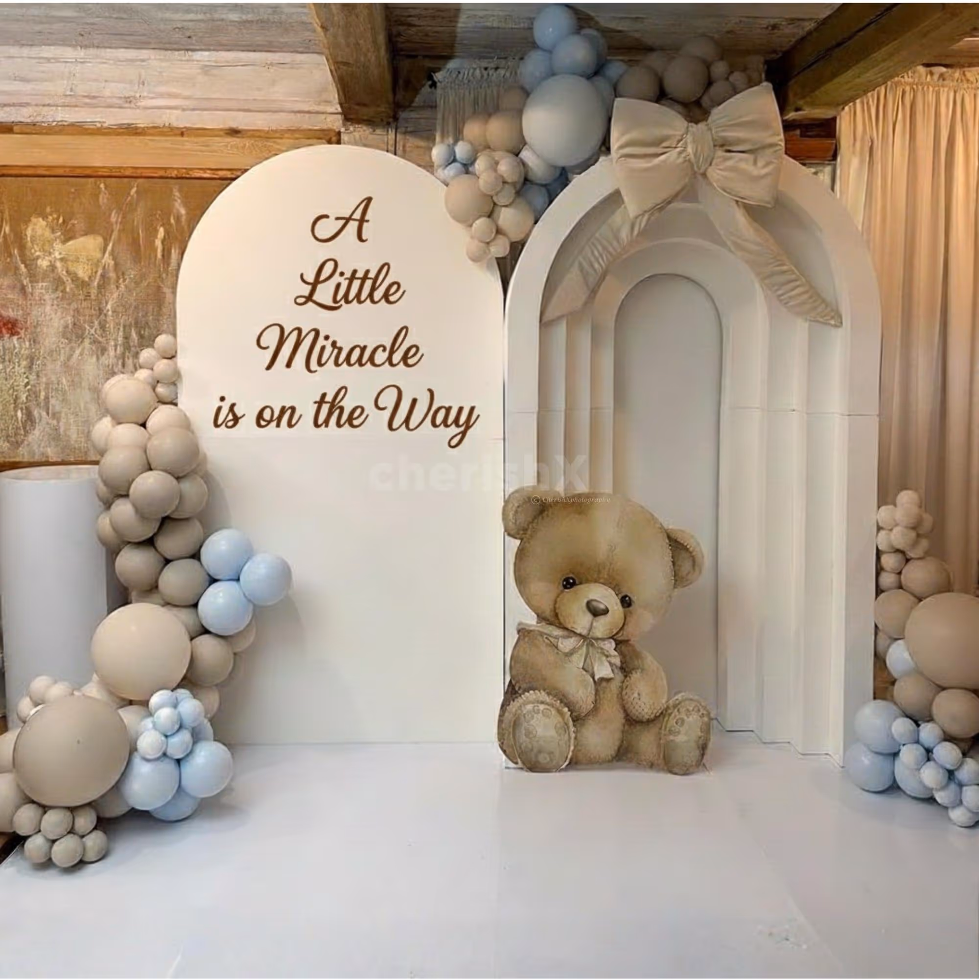 Grand backdrop, 3D structure with sunboard on stand creates a sturdy background.