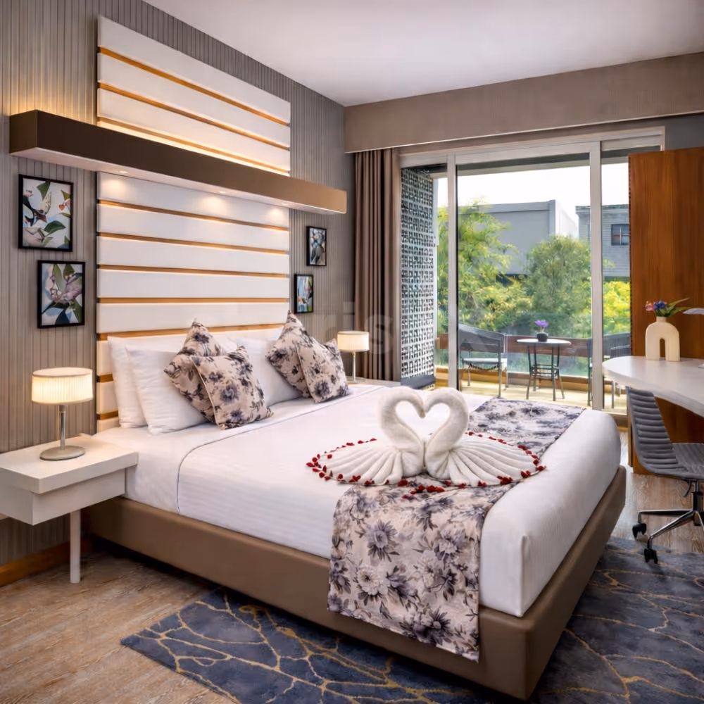 romantic stay with romantic dinner in gurgaon for a couple