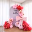 A massive-sized pink bow is the major highlight of the decor, celebrating the Flower wrapping tradition.