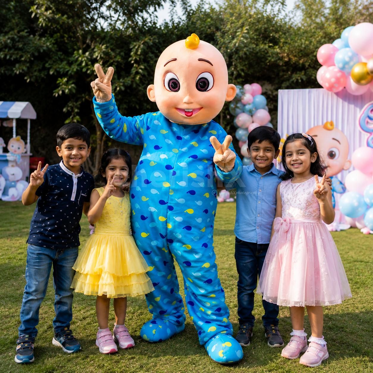 Life-size baby mascot for kids' birthday parties, welcome baby celebrations, first birthdays, and family events.