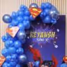 The superhero birthday display had a stylish entrance with chrome blue and dark blue balloons.