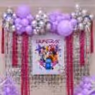 A K-pop Theme balloon garland in purple & silver tops the party setup.