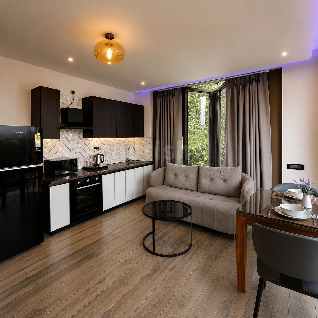 Premium suite stay with bathtub, private dining and romantic room setup