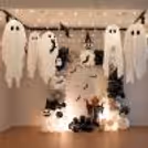 Halloween balloon backdrop featuring bat cutouts, skull accents and a pumpkin ghost foil balloon.