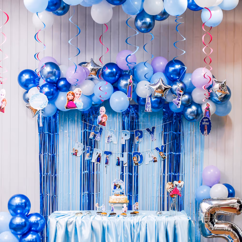 Blue frill curtains and balloon bunches set cheerful birthday vibes
