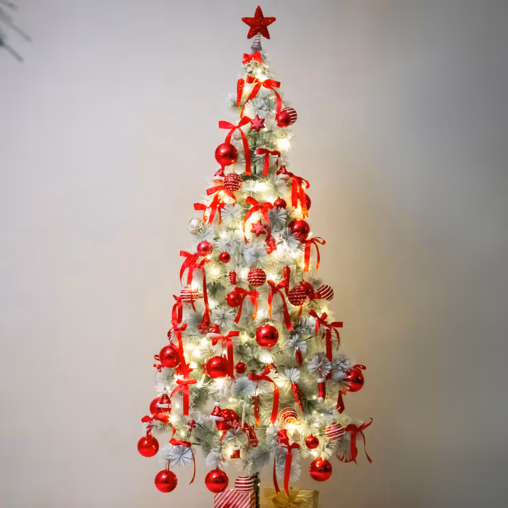 Warm white fairy light around the pine tree brings about the needed charm and glowa