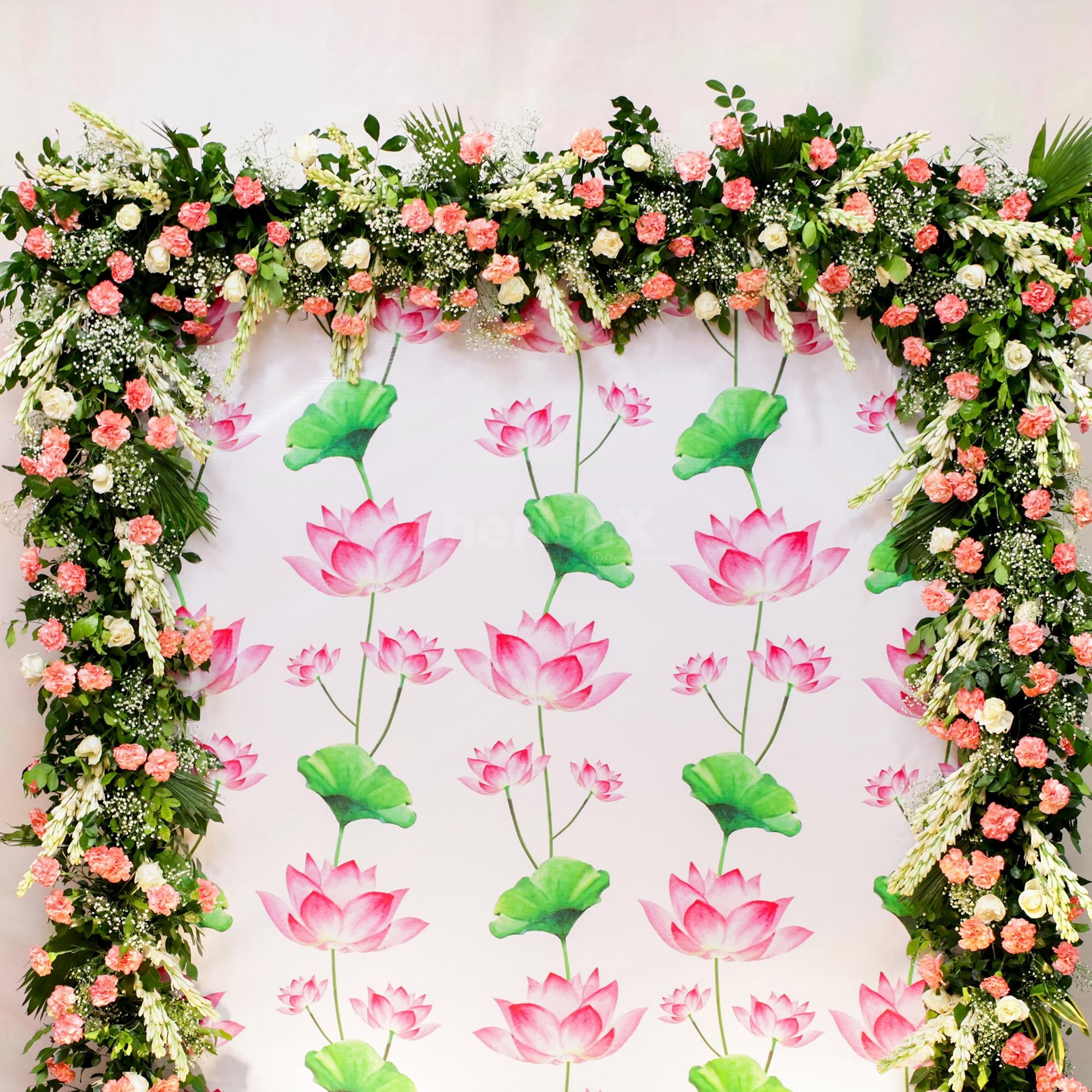 The sacred atmosphere is completed by white petals lying around