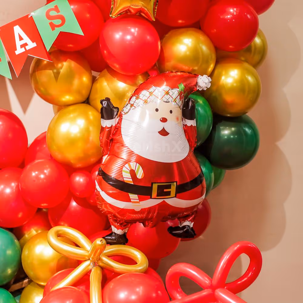 Balloon wrapped as gifts placed at the base make the decor festive, inspiring smiles