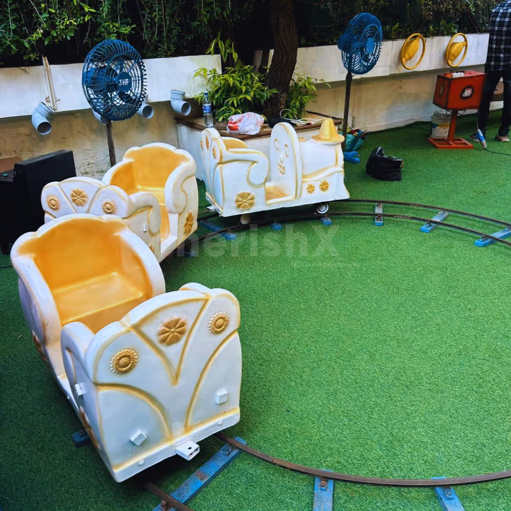 All aboard the Mini train for a thrilling kids' party ride