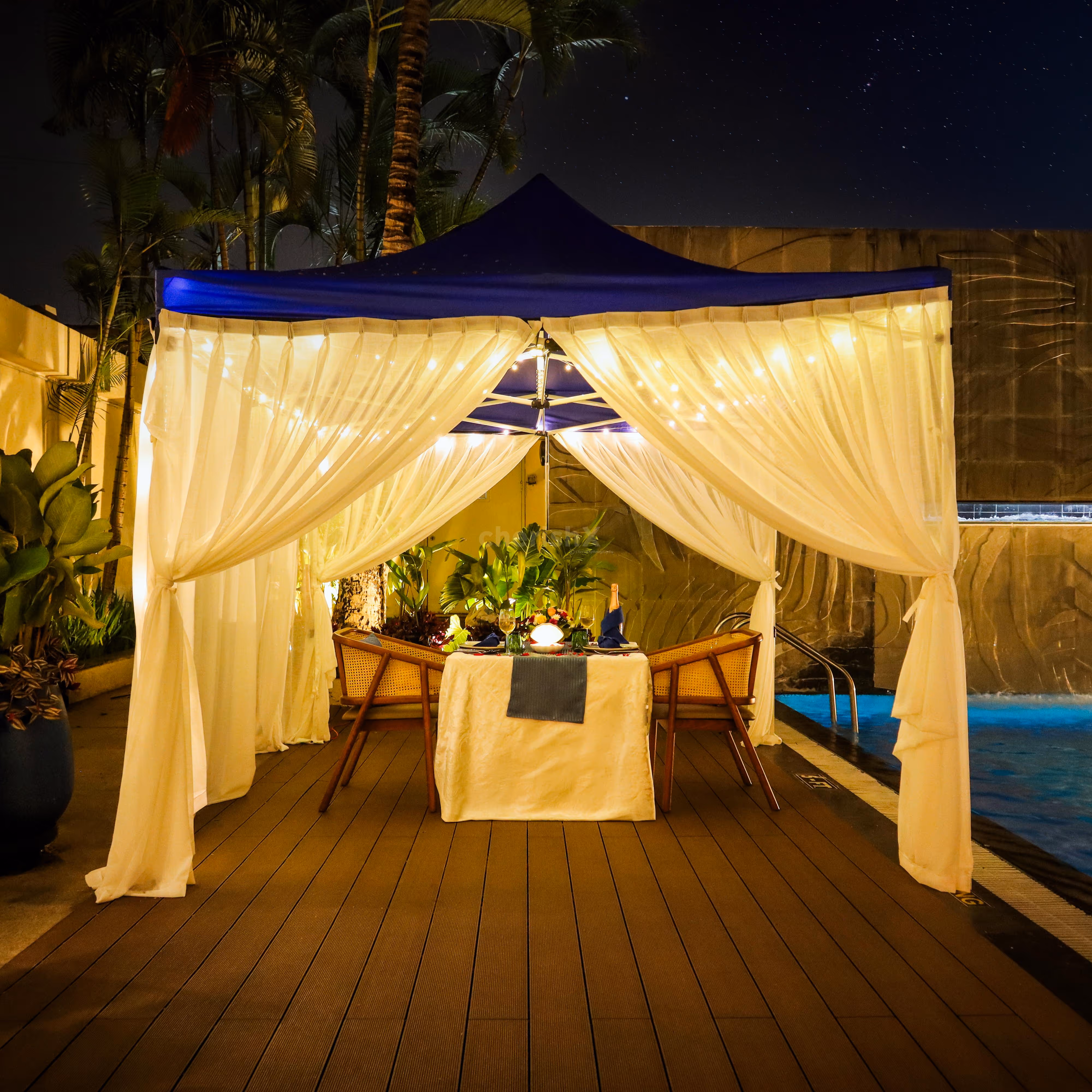 Cabana dining arrangement with premium décor by the poolside