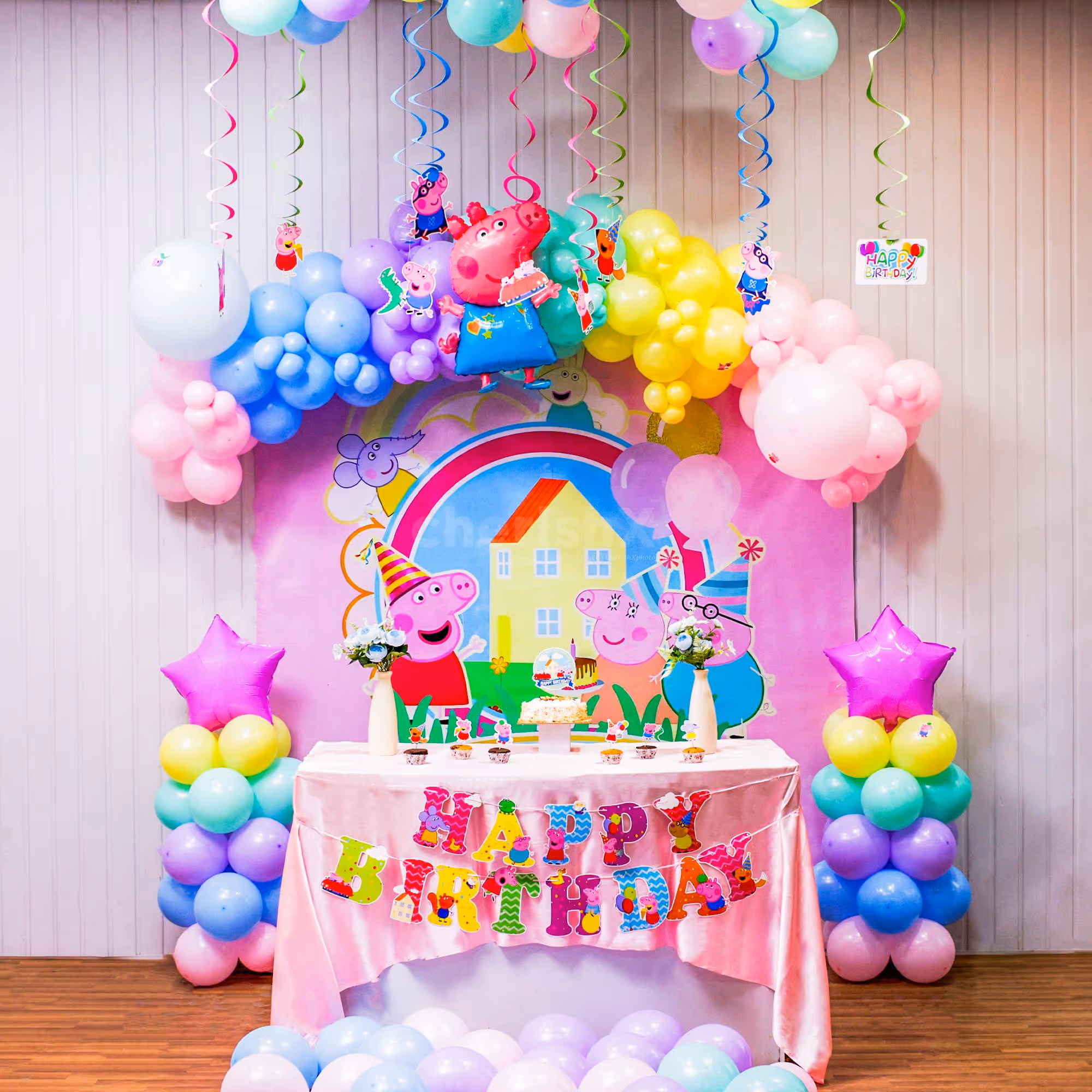 Macron Balloons In Pink And Blue Bring Peppa Birthday Bash Vibes To Every Insta Photo