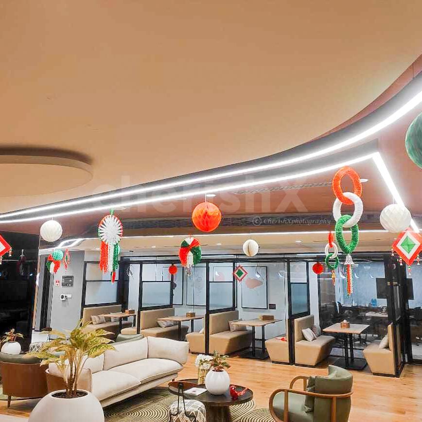 Balloons arch around the ring in backdrop frames picture-perfect selfie spot