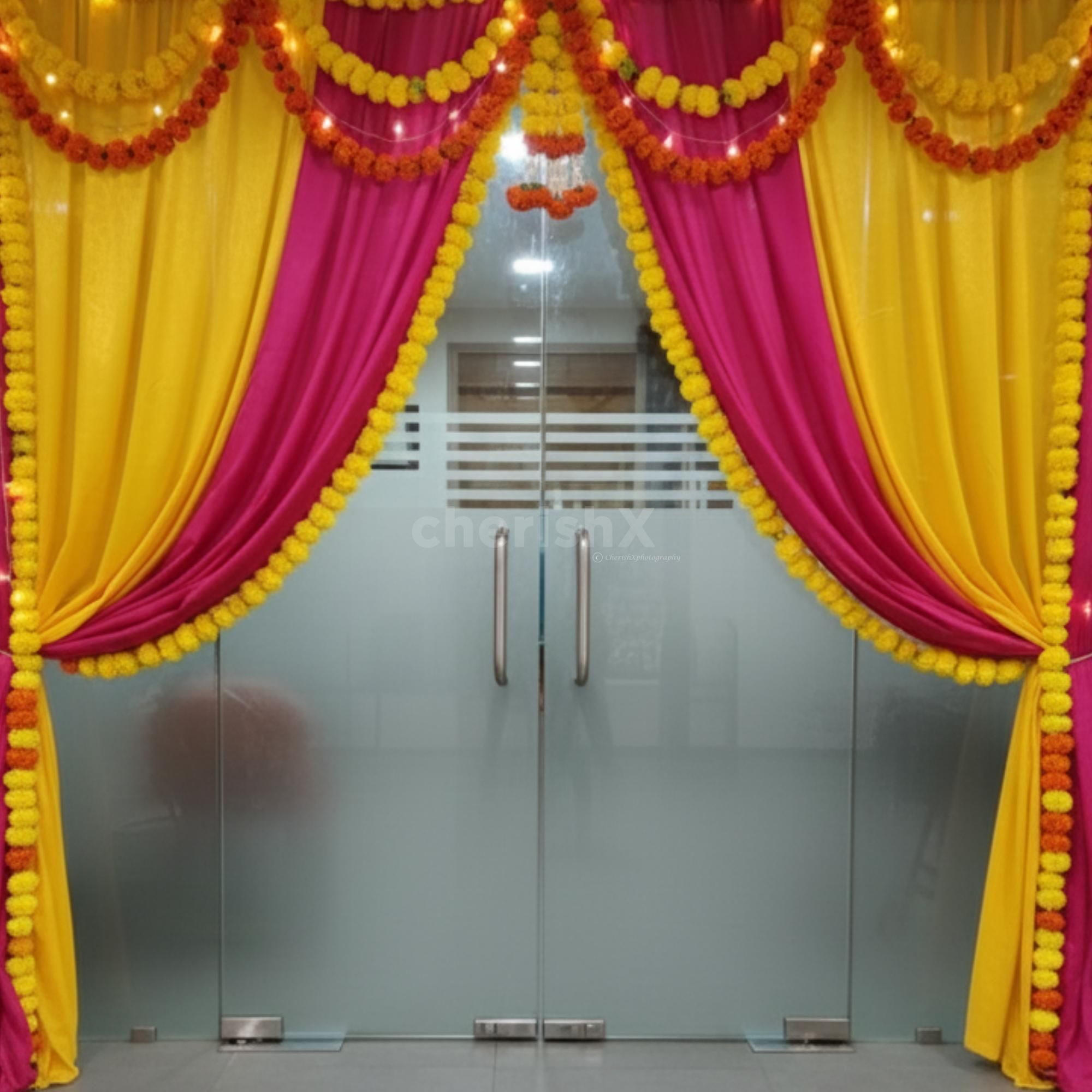 Floral strands enhance the cheerful entry arrangement beautifully.