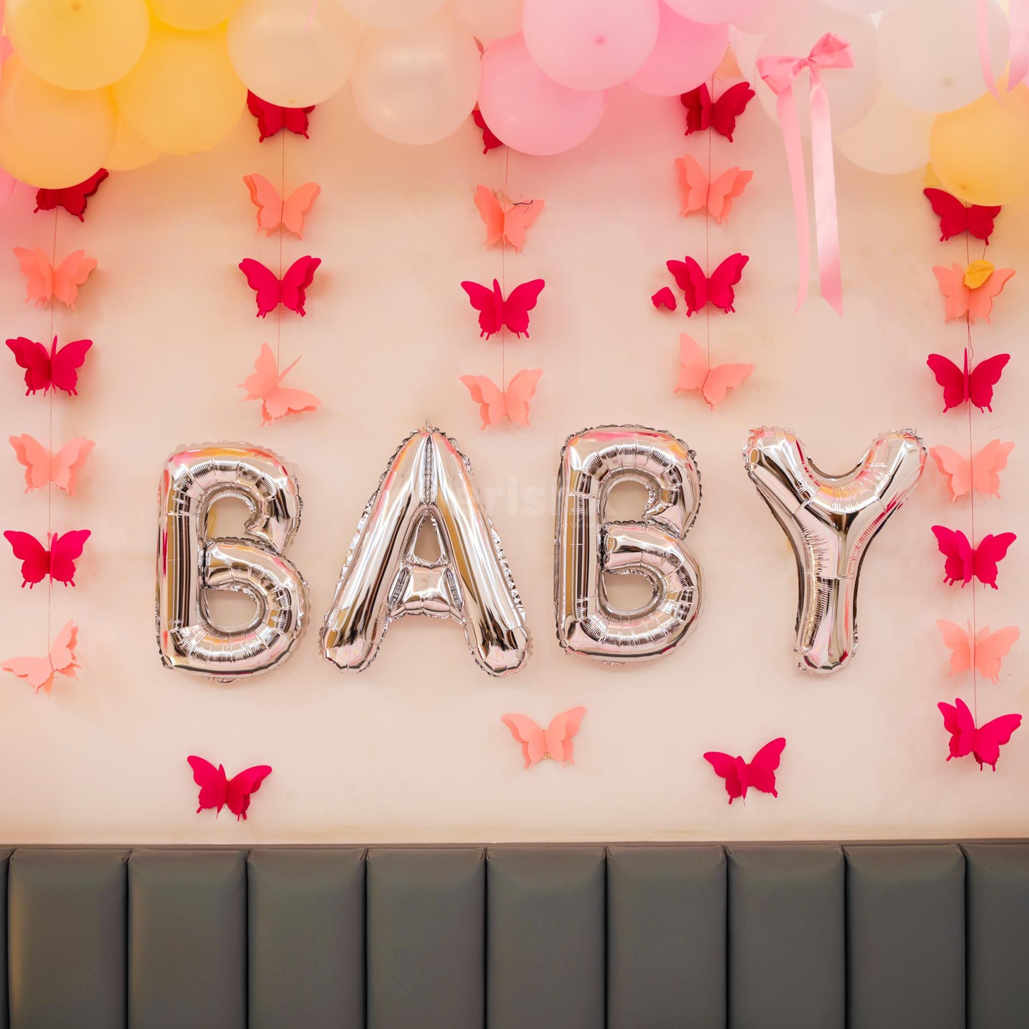 Free-flying and anchored balloons add a whimsical touch to the bed and floor.
