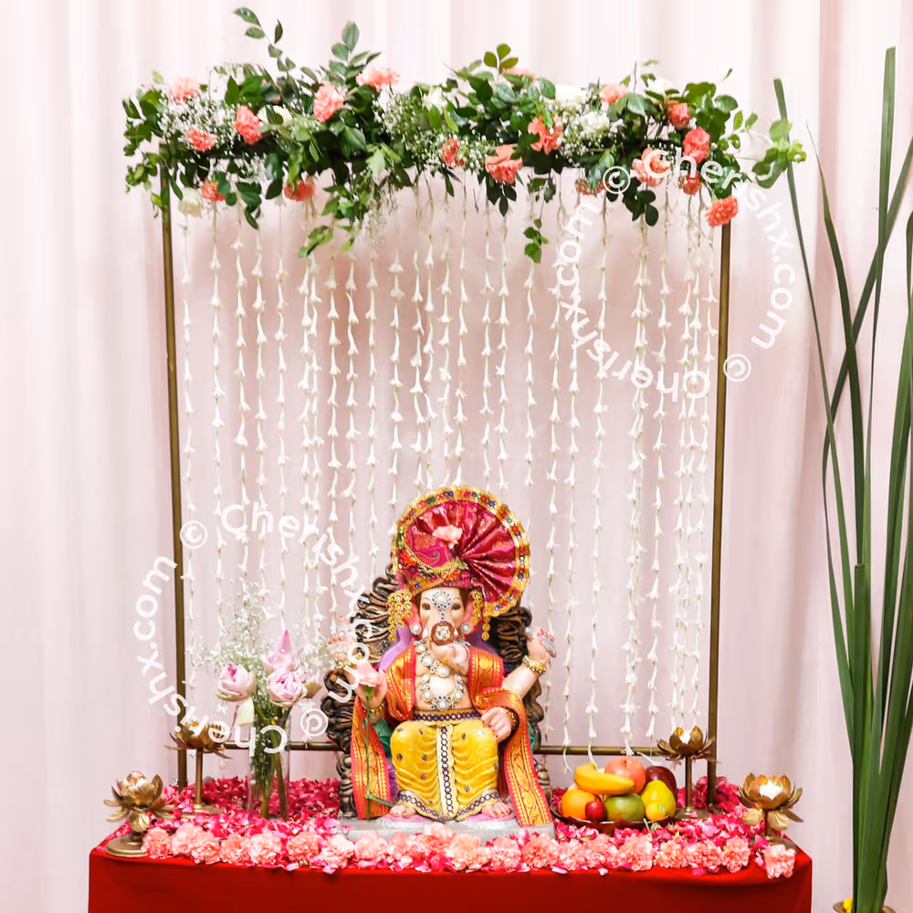 Vase with lotus flowers completes the front decoration with serenity