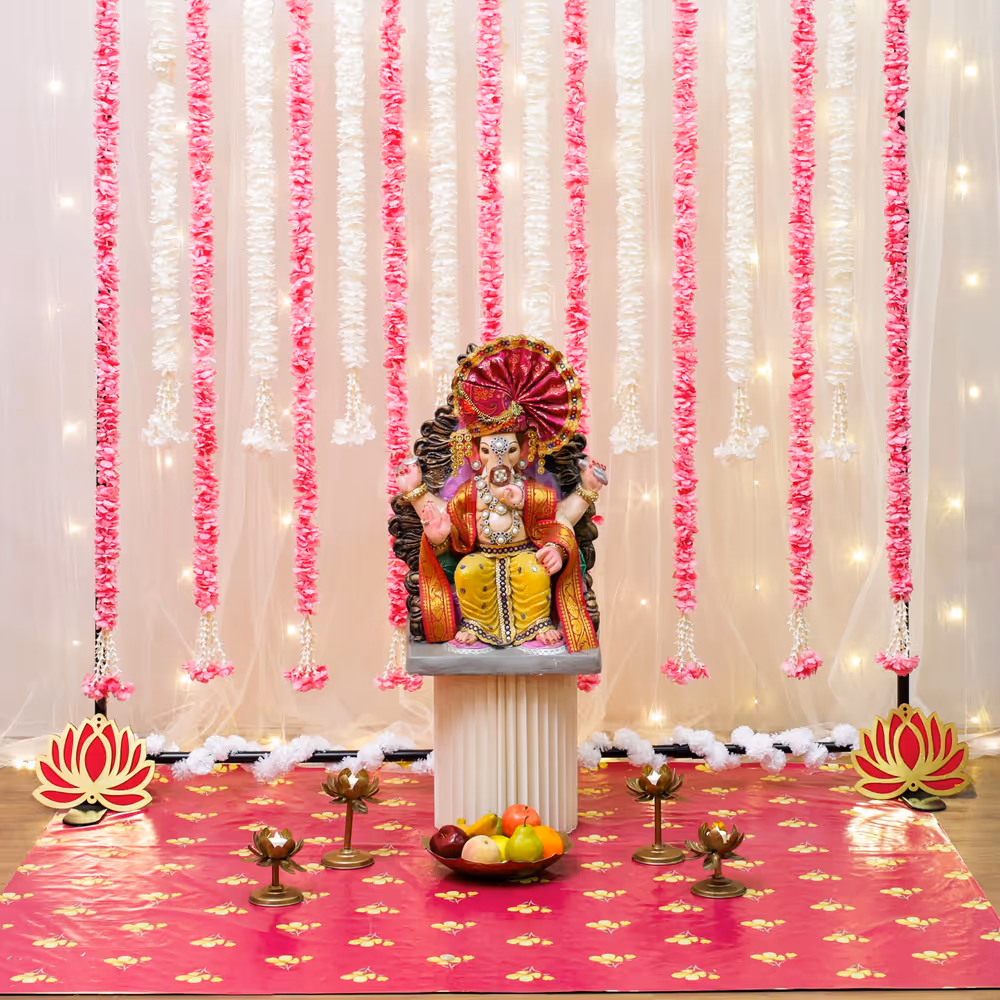 White flower garlands add to the purity of the decor, breathing life into it