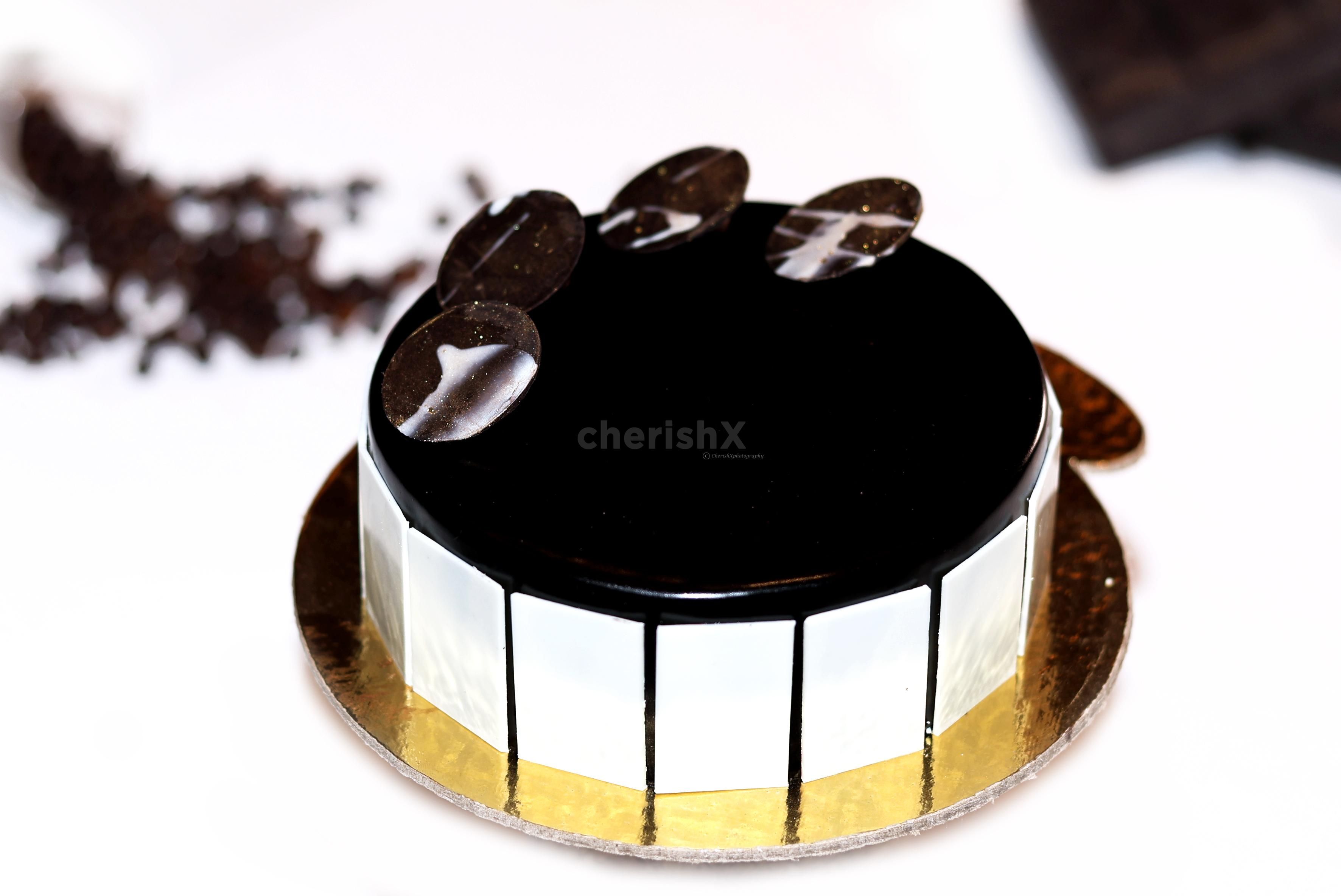 Premium Luxury Cake by Hilton