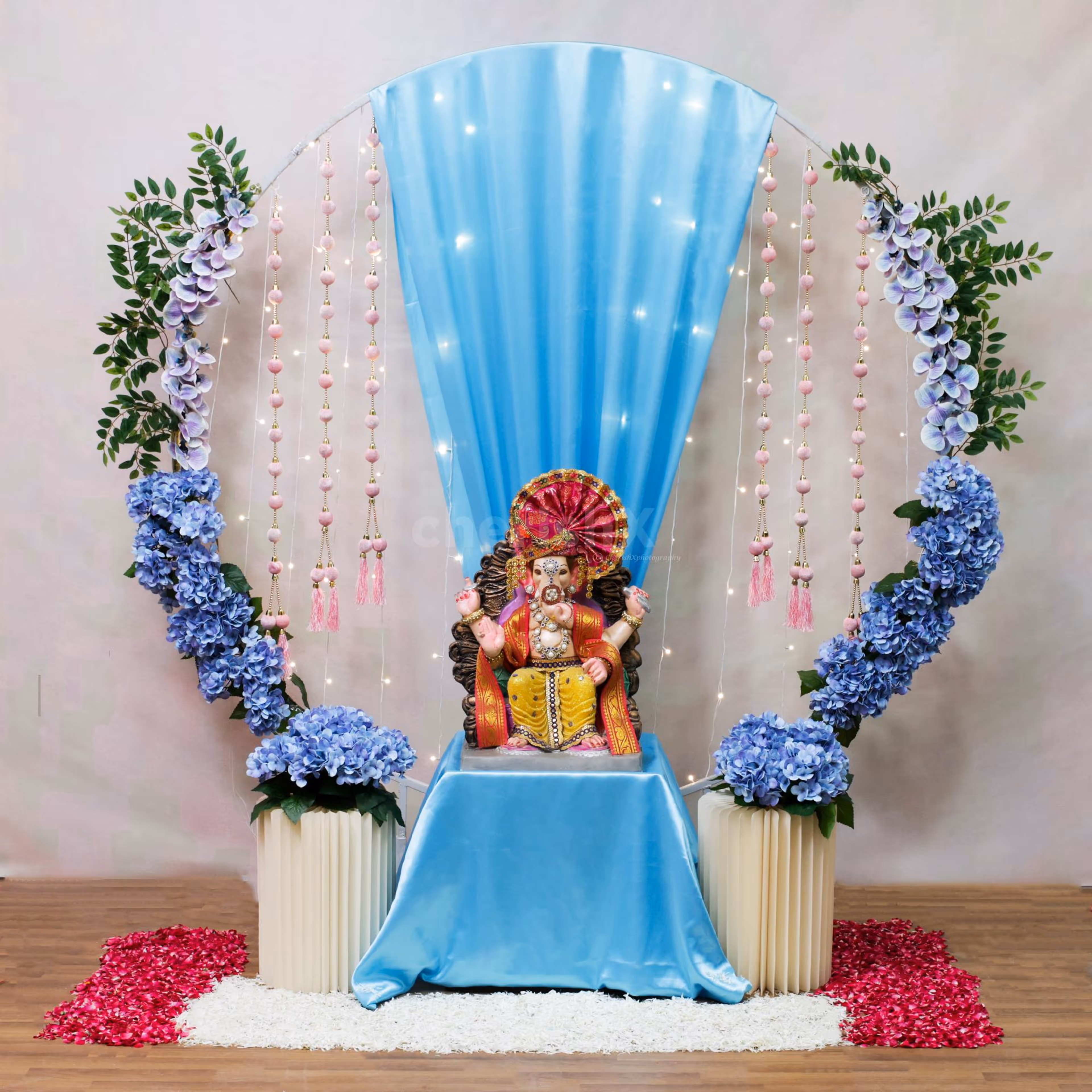 The ring in the backdrop creates a glamorous frame that draws immediate attention