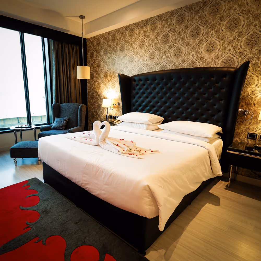 Luxury stay in Delhi, romantic couple day out