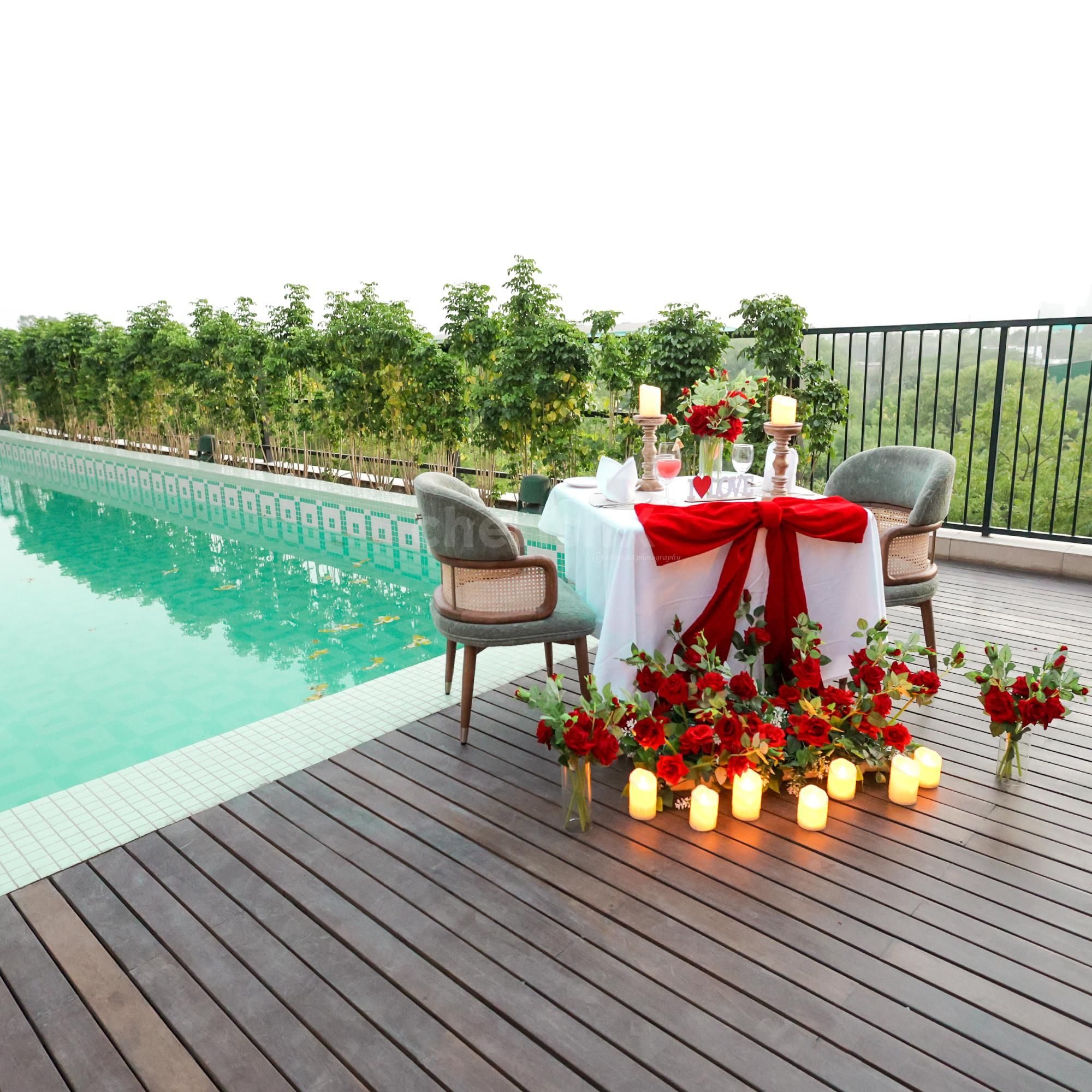 A dreamy poolside candlelight setup for an unforgettable date night at Holiday Inn.