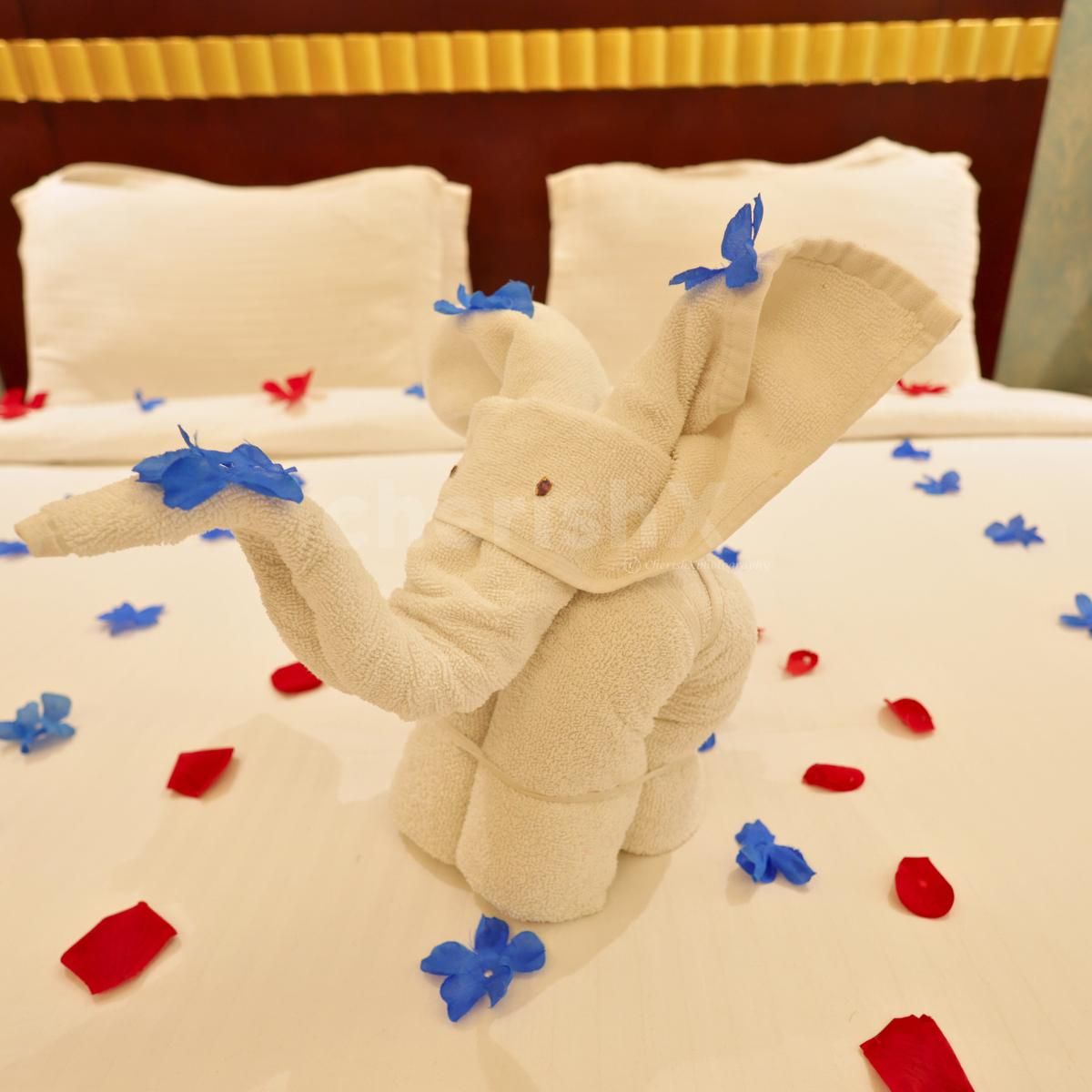 towel art ideas, bed decor