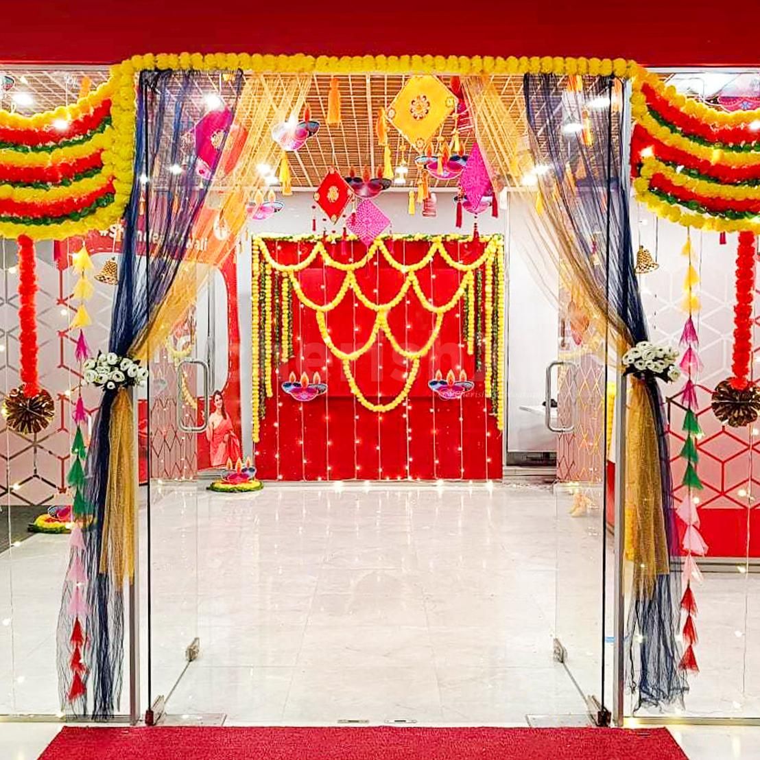 Flower bunches add freshness and colours, welcoming the office staff, matching festival vibes