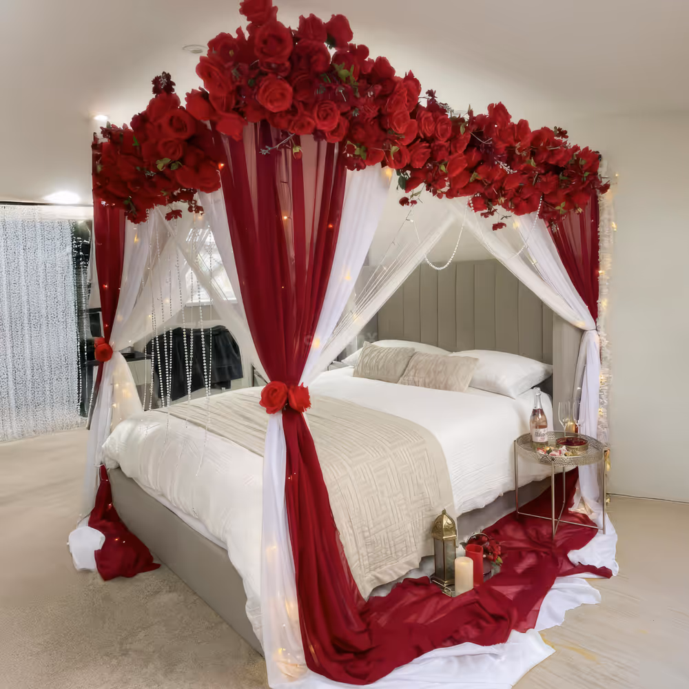 Crystal pearls strings add a sparkle and shimmering touch that highlights luxury of decor