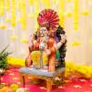 Combining garlands and fragrant Rajni tassels offers a multisensory experience.