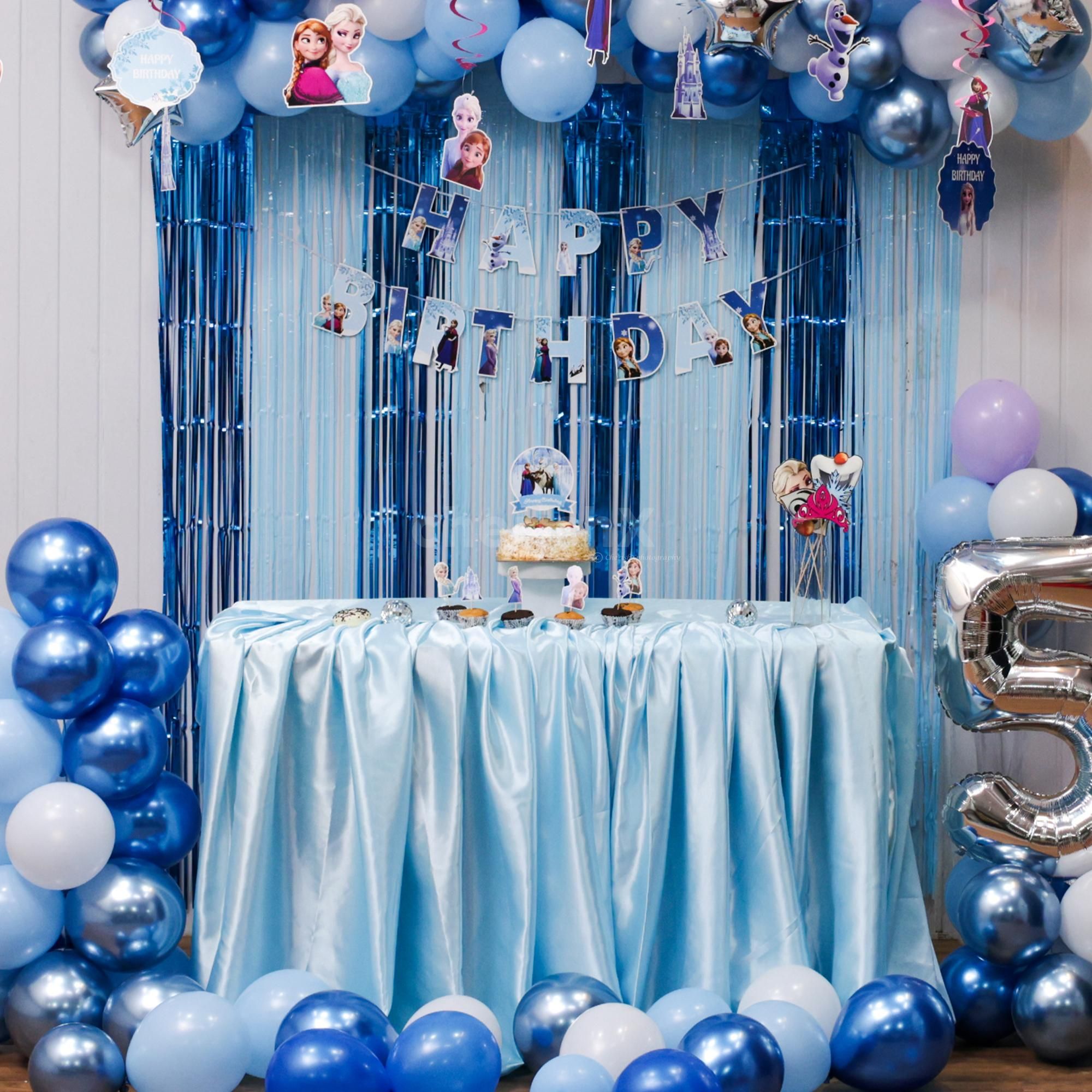 Blue frill curtains and balloon bunches set cheerful birthday vibes