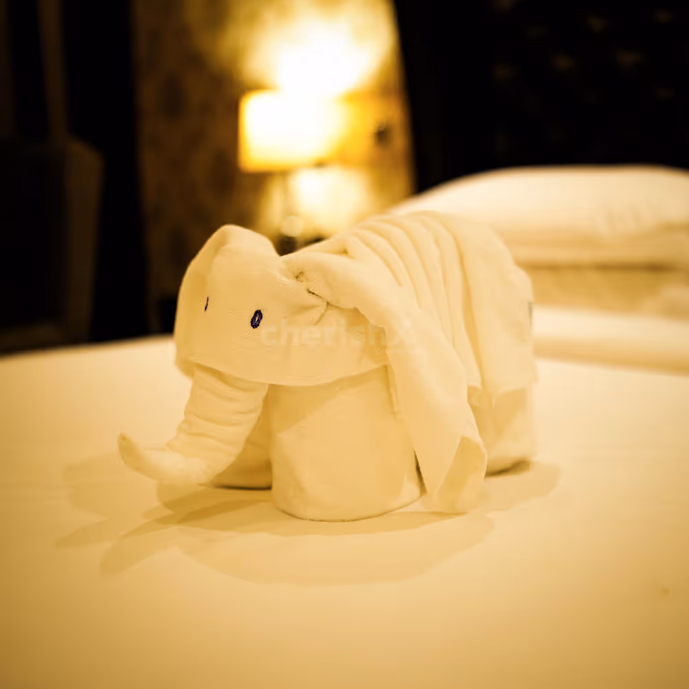 towel art, room decor ideas, bed decor ideas