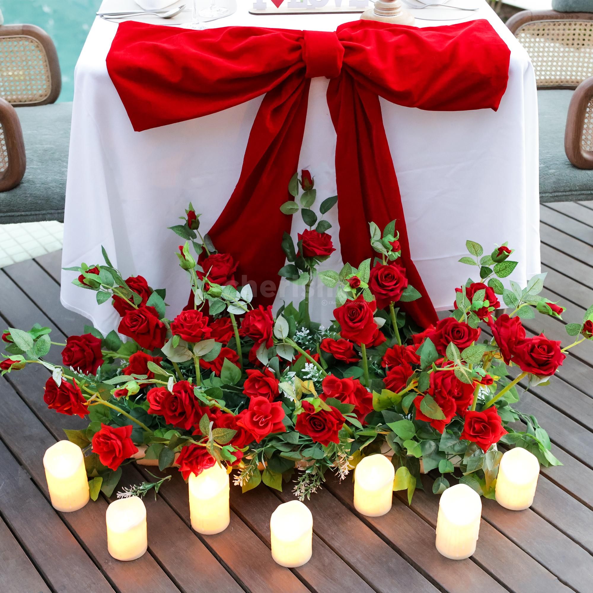 Celebrate love under the stars with this elegant poolside dinner setting
