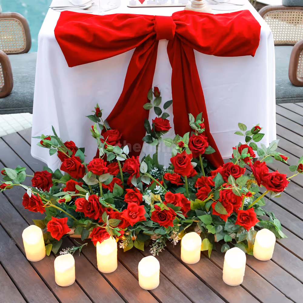 Celebrate love under the stars with this elegant poolside dinner setting