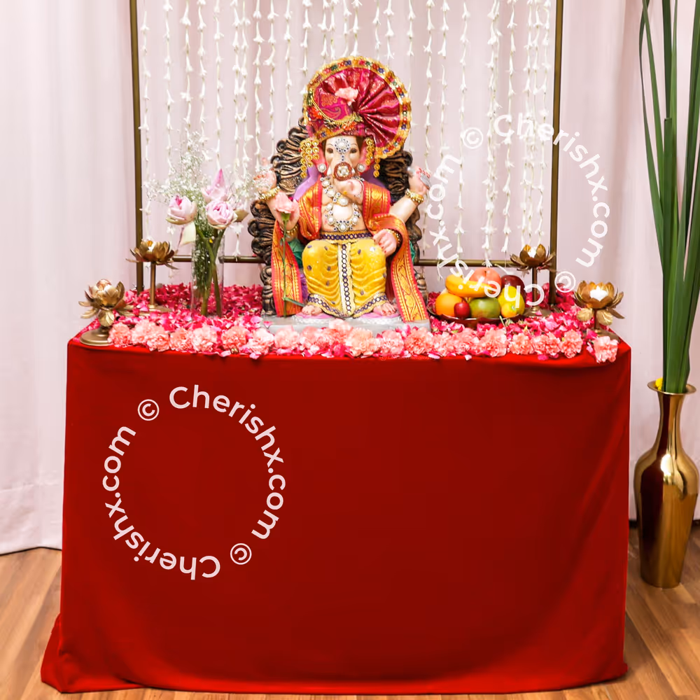 The foldable iron rectangle stand is sturdy for flowers and decorations