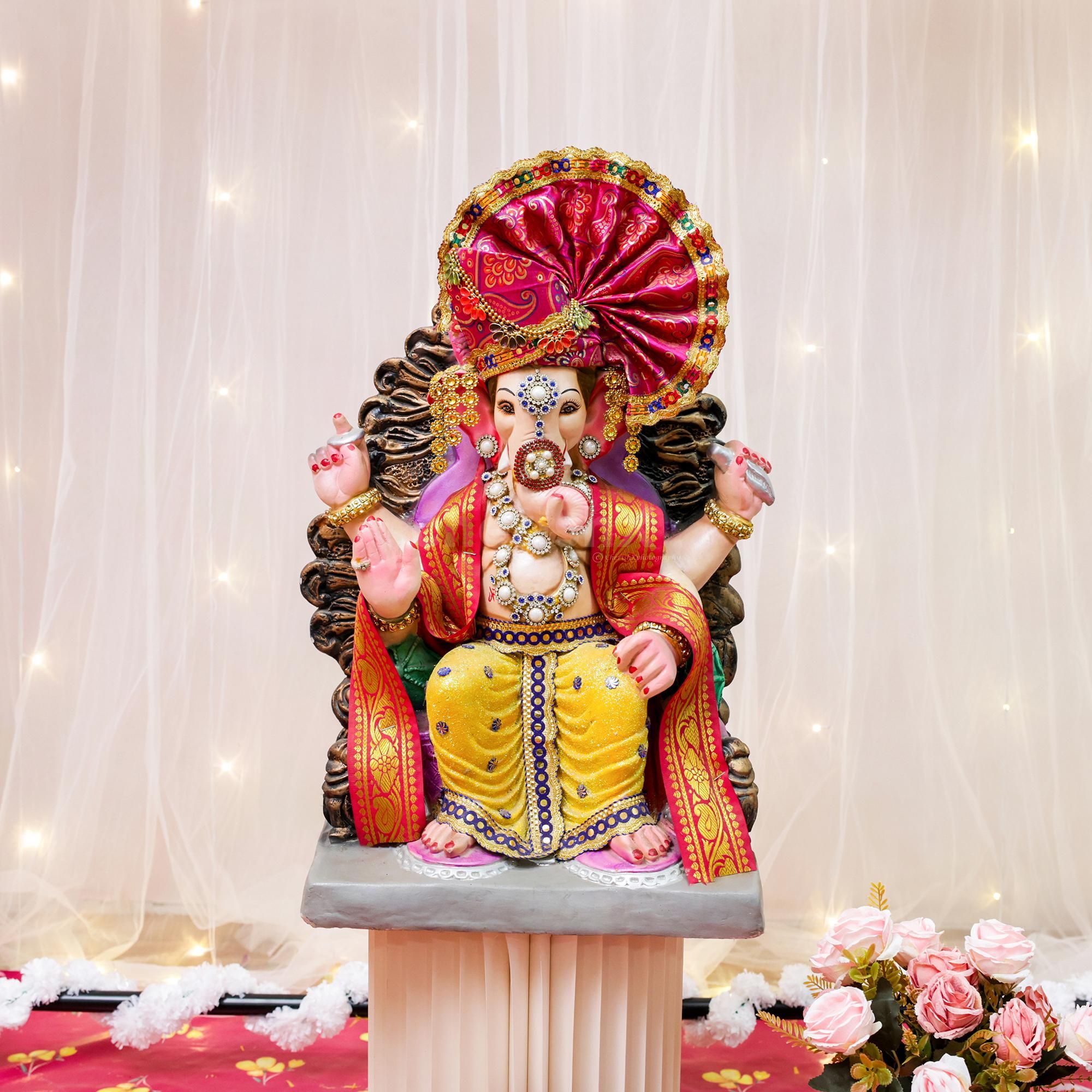 Fairy lights enhance the puja mood without overpowering the lighting and decor.