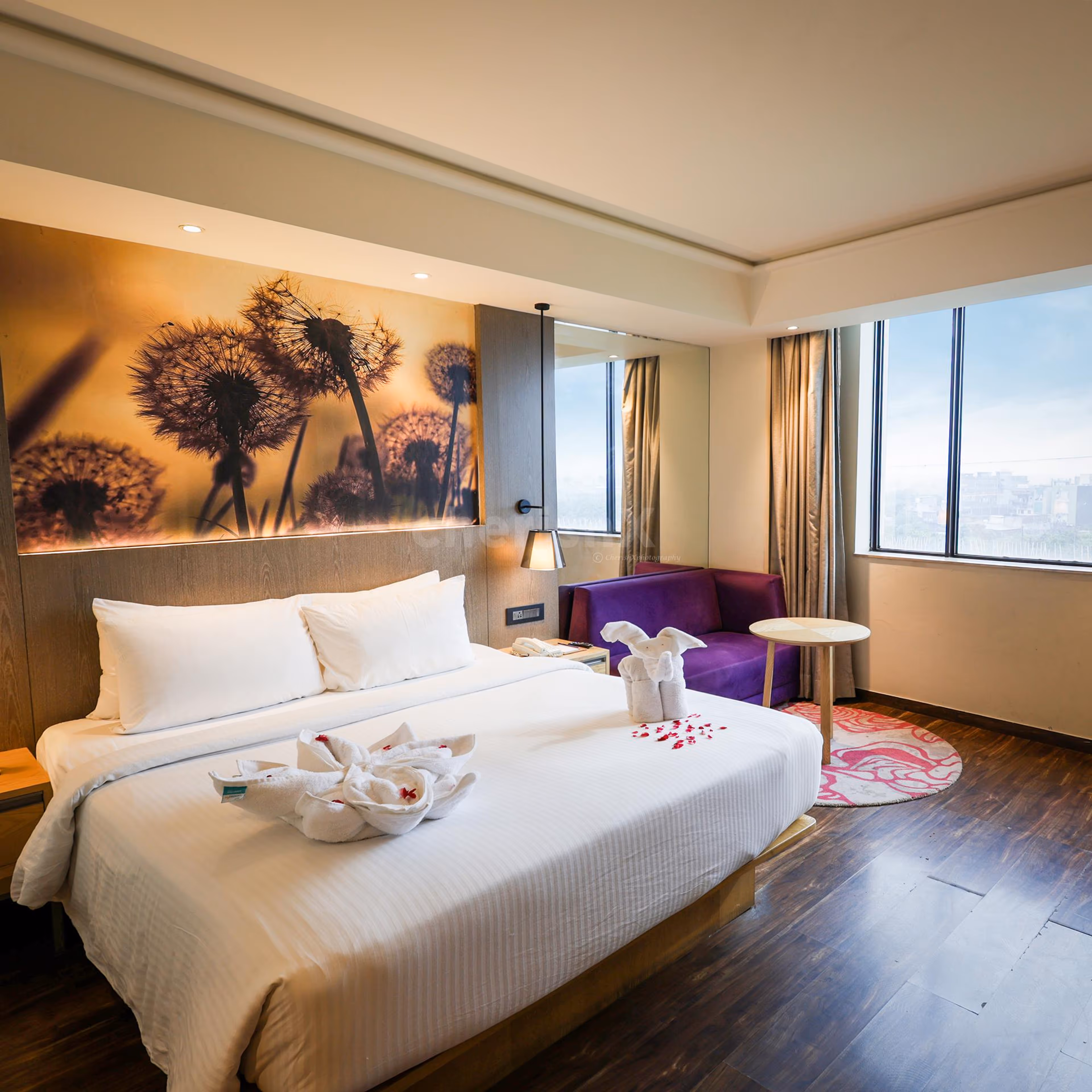 Romantic stay in noida, luxury rooms in noida