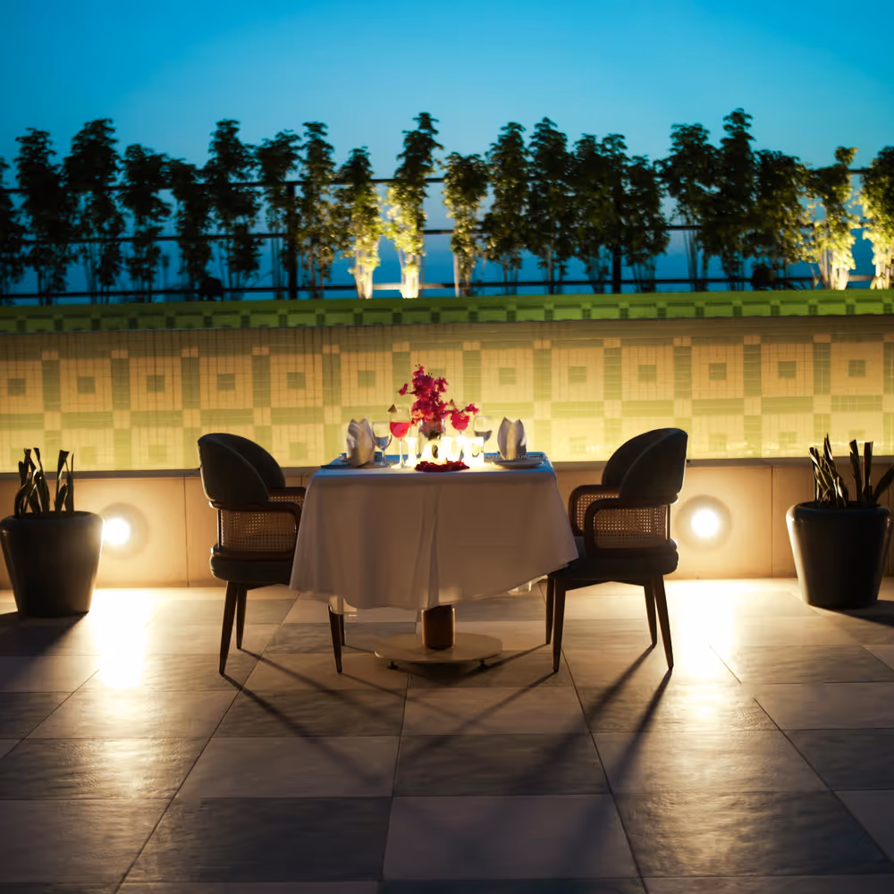 Enjoy a refreshing welcome drink as you begin your romantic evening