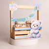 Baby shower hampers to celebrate love and beginnings.