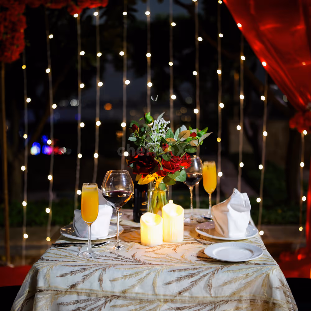 candlelight dining table setup for couples
