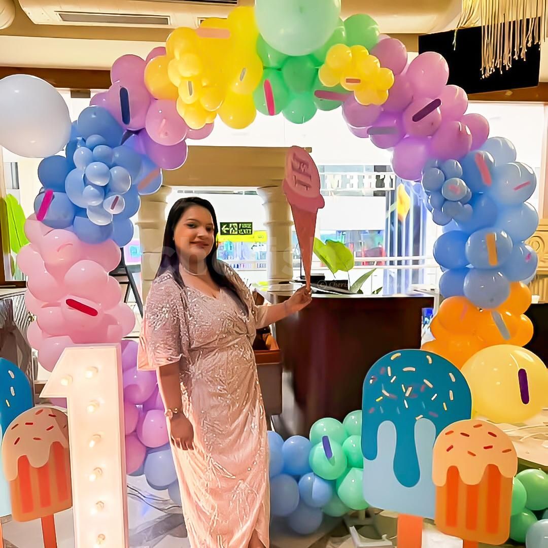 Retro ring evokes togetherness and the joy of a birthday celebration with loved ones