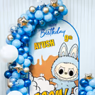 Small silver star foil balloons within the arch complements the blues beautifully