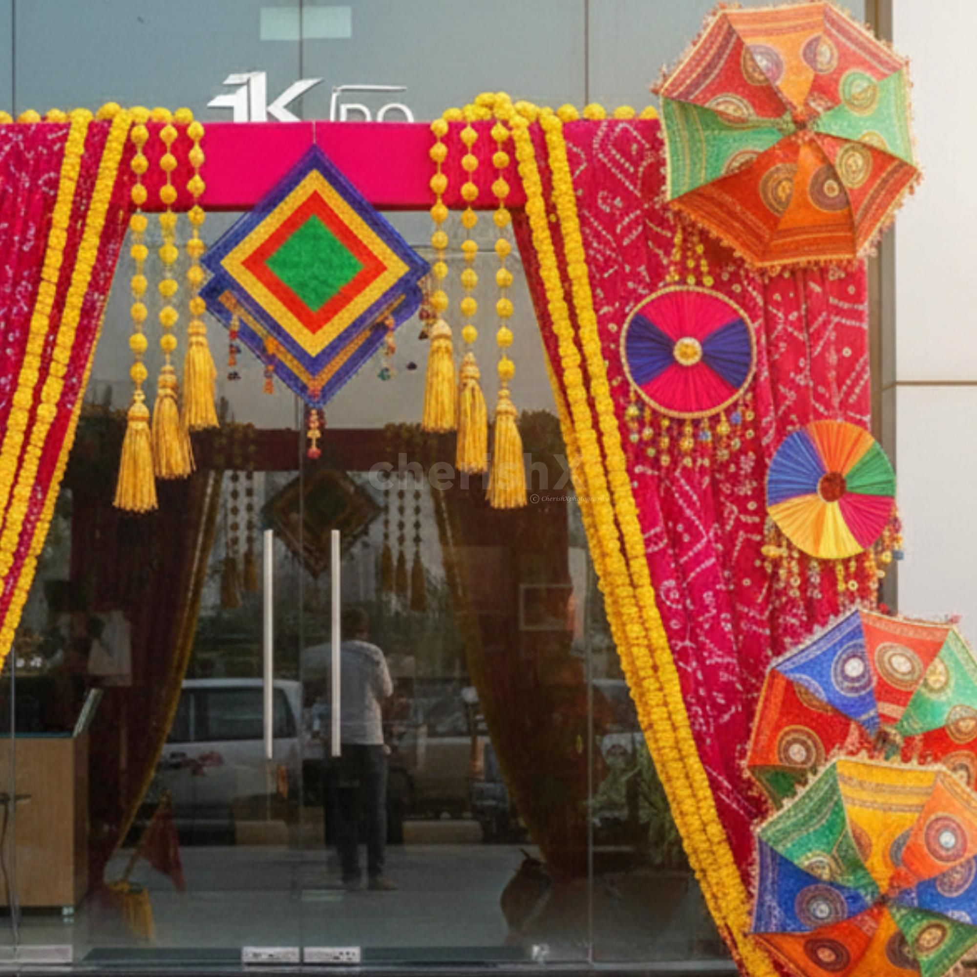 Tassels and floral decor create a joyful welcome scene that grabs the eyeballs.