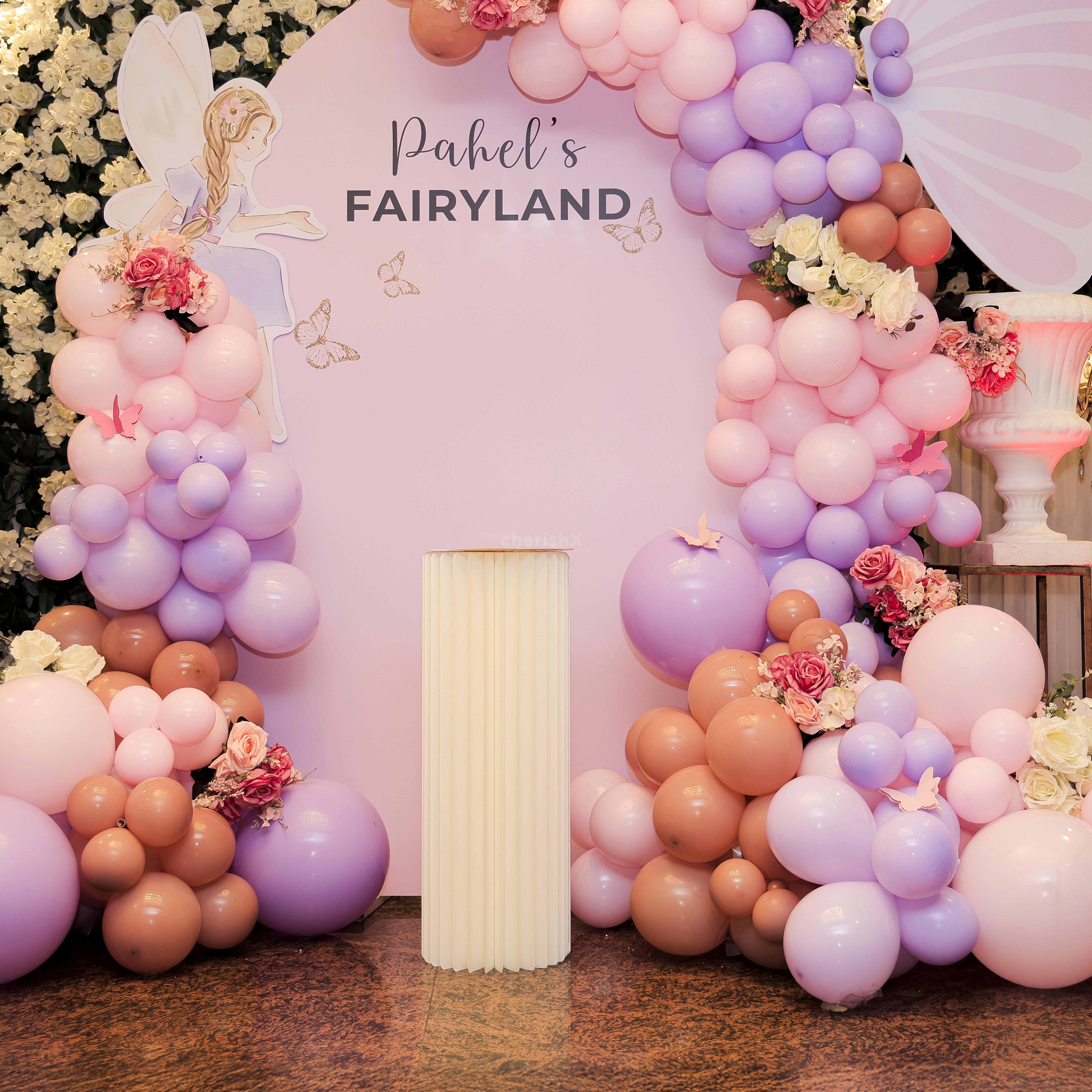 Butterfly cutout ensures the decor is most picturesque in a princess-inspired theme