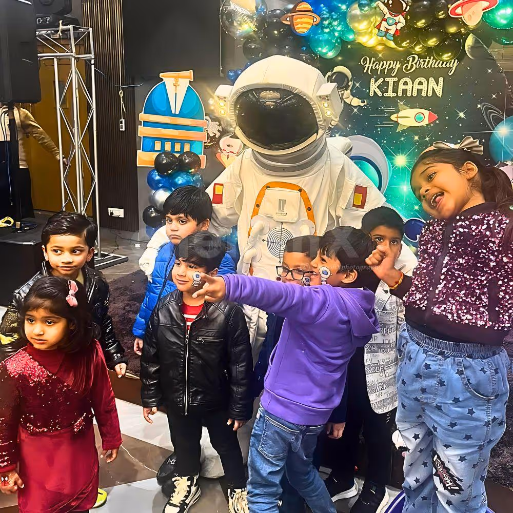 Transform your child's birthday party into an interstellar adventure with our Astronaut-themed setup. Perfect for aspiring space explorers.