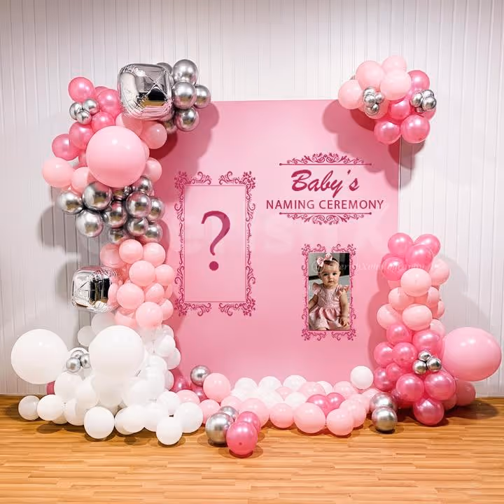 Silver Chrome Balloon highlights the shine and glitter in this trendy celebration decoration