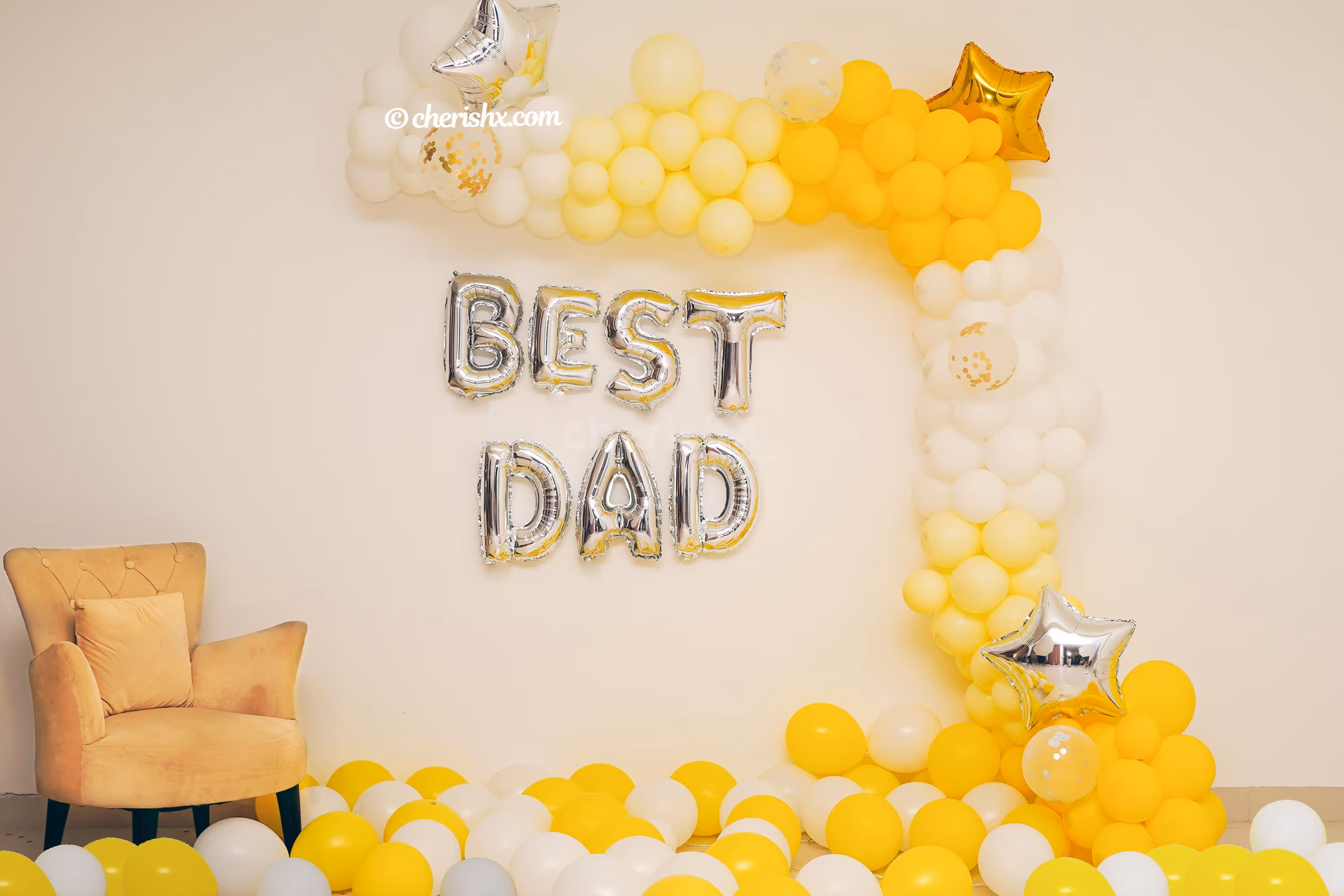 A Charming decoration filled with balloons to surprise your dad in the best way possible.
