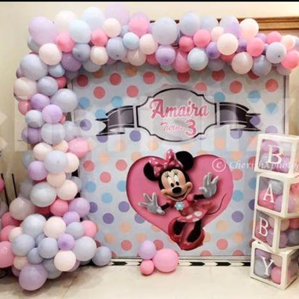A Minnie Theme Birthday Decoration for your baby girl's birthday!