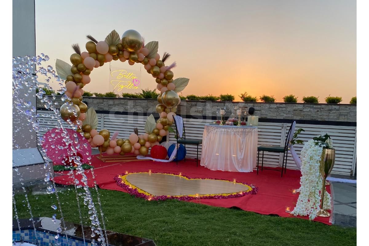 Simple candle light decoration ideas for couples